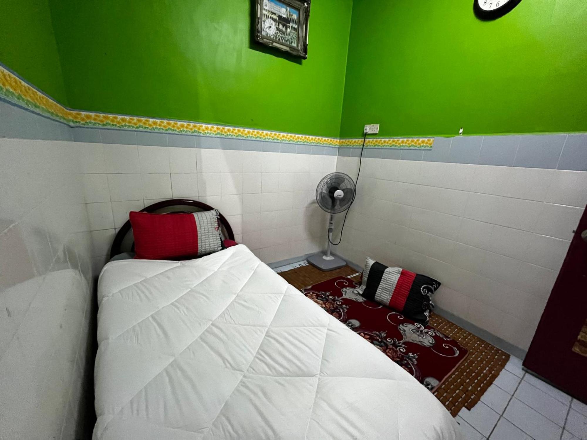 Wan Homestay Kulim Hi-Tech Utk Msliim Shj Extérieur photo